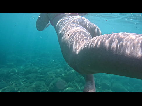 Pawg Underwater