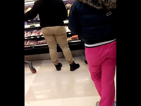 Phat ass bmore chick in supermarket