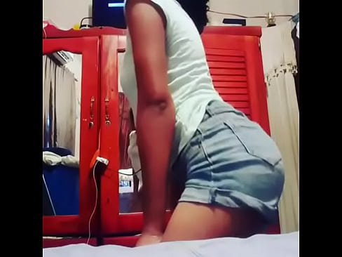 Chica moviéndose sexy