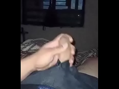 Bien cachondo en mi cuarto me da por picarme la colita y me meros mis dildos