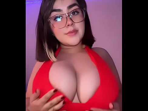 Chaparra tetona muestras sus ricas tetas