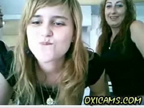 Webcam Spanish 20yo girl girlfriend mum showing tits (new 1)
