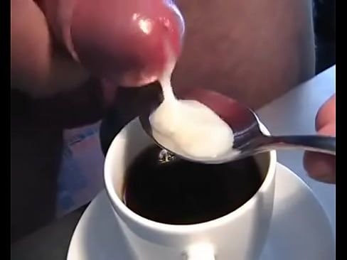 Haciendo un cafe cortado