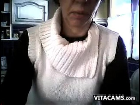 Older Web Cam Slut Showing Tits