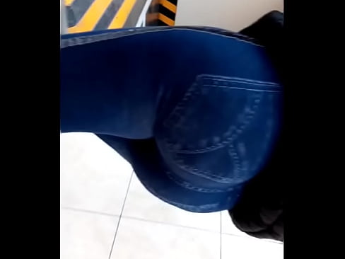 Puta en jeans