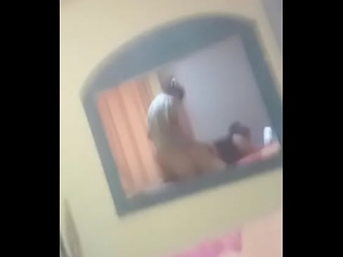 Filipina es atravezada anal por su primo