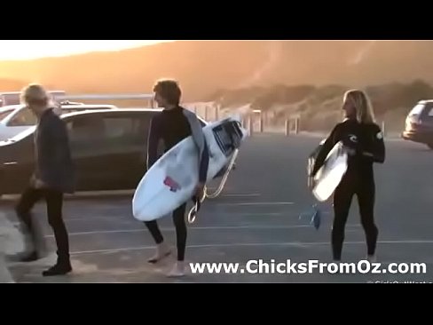 Hot Australian chicks spy on surf dudes at beach