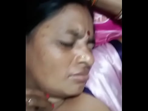 Indian aunty fucks her big ass