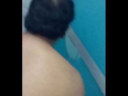 Tirando rico en ducha de baño publico en puente piedra - Lima, Peru