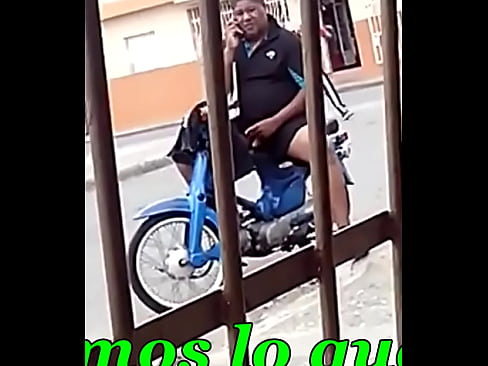 Dominicano se pajea en la calle