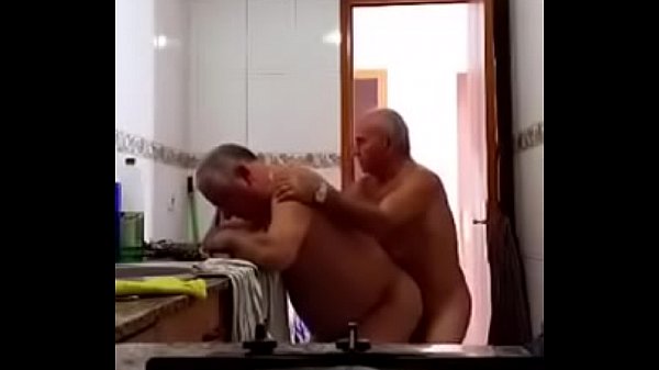 vovô gostoso dando pra amigo