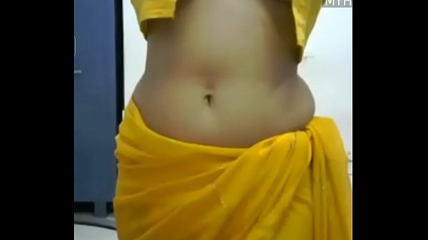 Bhabhi Dancing in Saree and shows her boobs topless myhotporn.com