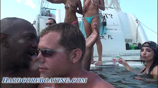 Hardcore Boating underwater sex play