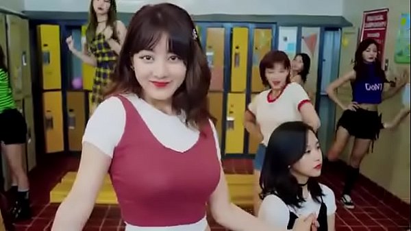 TWICE 'LIKEY' M-V