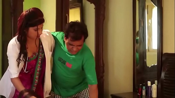 OLD FART SEDUCED BY DOCTOR SHOWING SAREE NAVEL
