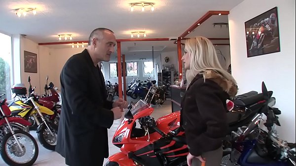 Die geilen Drecksäue bedanken sich für das Motorrad - HD - anal