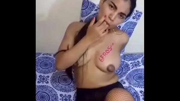 Heiße Amateur Latina SexySoraya squirtet beim masturbieren
