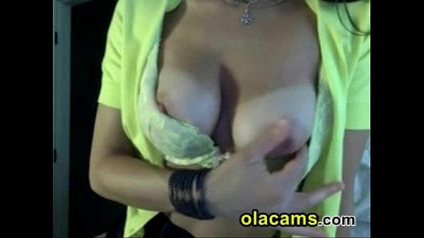 Brunette babe teen show big-tits on webcam