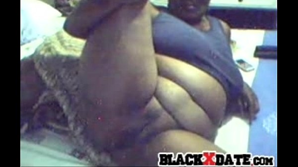 Thick black mature spreads her big ass cheeks