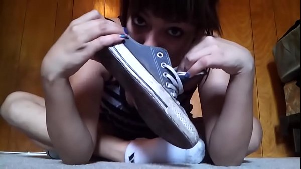 Shoeplay de chica hermosa