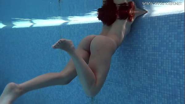 Underwater in the pool a hot Spanish hottie Diana