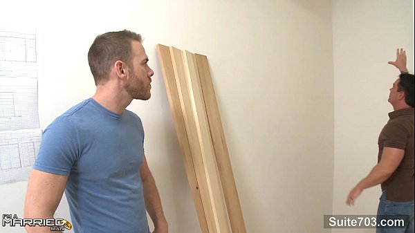 Mature gay guy fucks with hunky gay