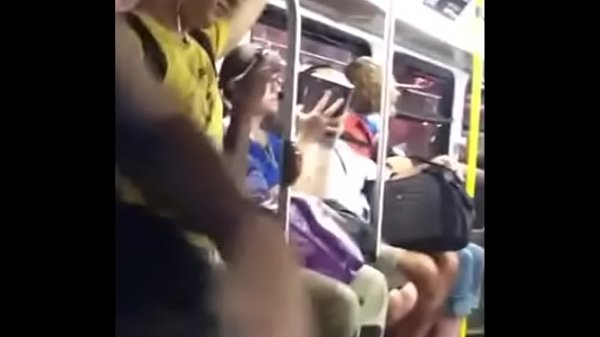 Gostoso exitado no metrô