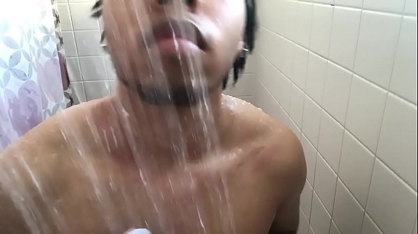 Blackdiamond in shower masturbation
