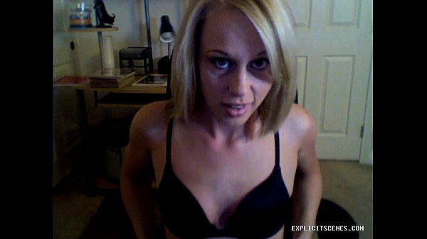 Amateur blonde web cam girl