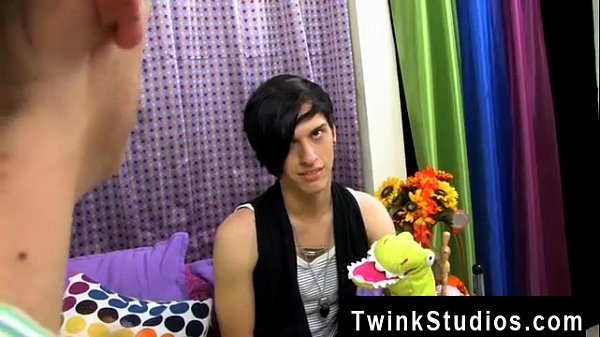 Hot twink Taylor Lee and Jae Landen are 2 college aged twinks. Taylor