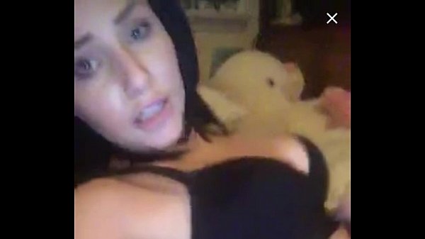 Cam girl on periscope twerking