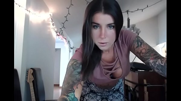 striptease inked sexy girl