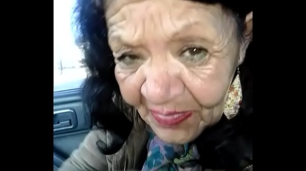 vieja tirando la goma auto 50 mangos argentina