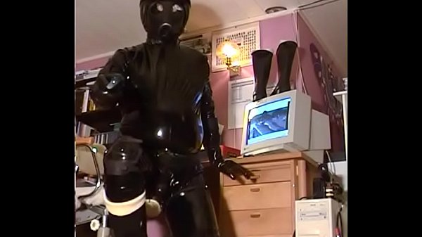 Roxina2003RubberOxBootFetish280103XL.WMV