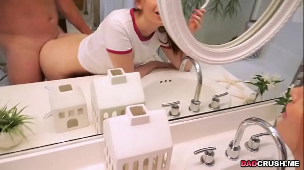 Stepdauhter Maya Kendrick fucked in the bathroom