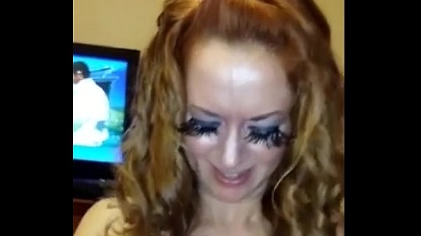 Slut with big Eyelashes Sucks