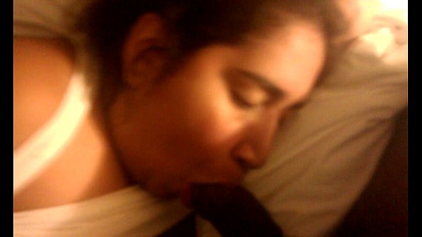 Amateur Spanish chick sucking black cock