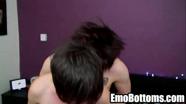 Emo twink Kevin Nash sucks and tugs on a hard cock
