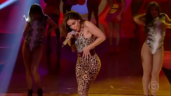 Anitta Gostosa Legging de Oncinha No Esquenta