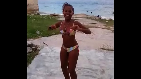 Neguinha Na Praia ao Som da Buraka