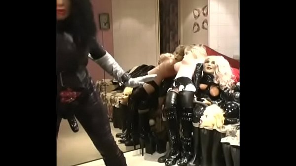 Roxina2007BlackCockDoll070307XXXL.WMV