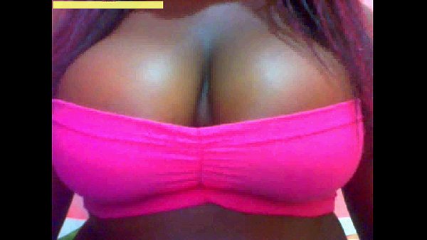 Ebony show BIg tits and big pussy in Webcam