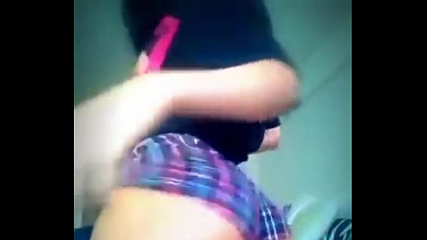 Sexy Hispanic girl twerking