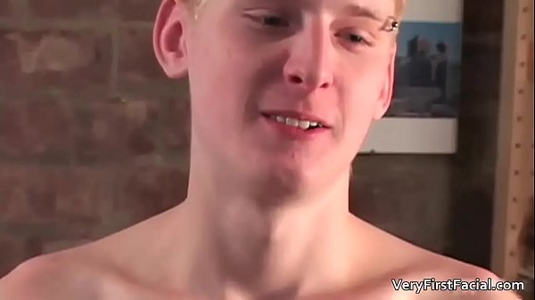 Cute face blond twinkie Drew gives gay porno