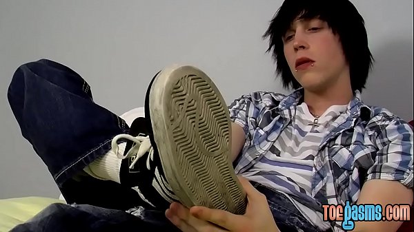 Cute young emo twink sucks his own feet