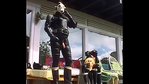 RoxinaRetroRubberOxLatexAndGasmask100604XXL.WMV