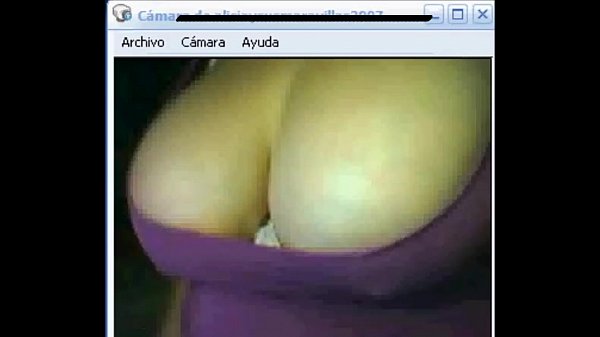 MILF exhibiendo sus boobies en webcam