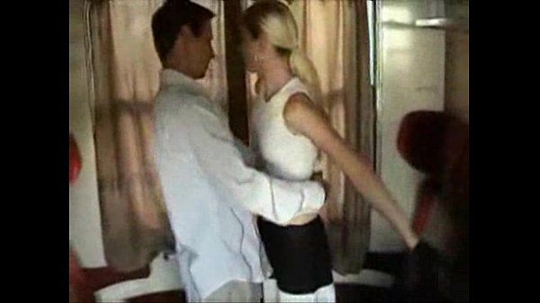 Amateurs fuck on train - XVIDEOS.COM