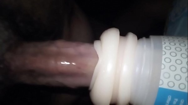 thanh niên ế nên thủ dâm với sextoy