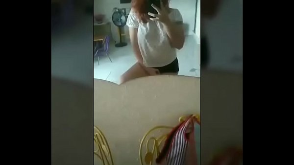 Gordinha branquinha toda excitada no Periscope